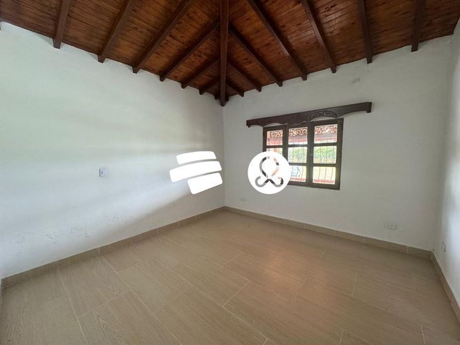 Finca en venta en Santa Elena, Medellín, 1320 m² · foto 7 de 12