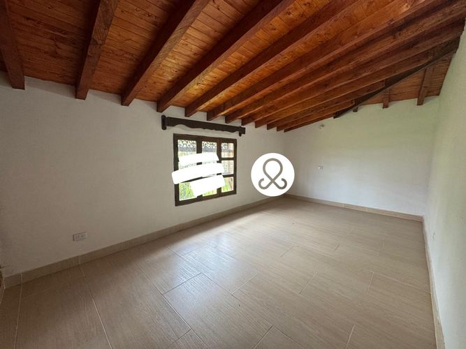 Finca en venta en Santa Elena, Medellín, 1320 m² · foto 8 de 12