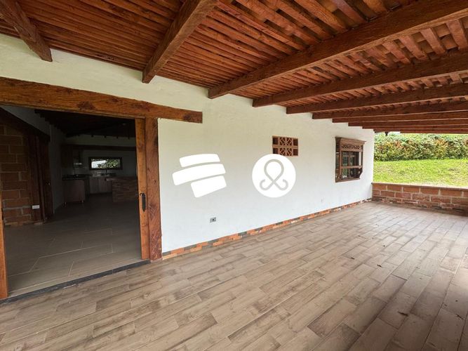 Finca en venta en Santa Elena, Medellín, 1320 m² · foto 9 de 12