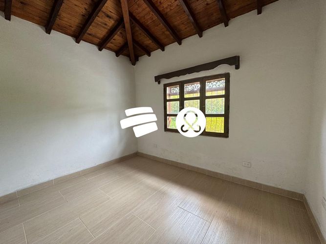 Finca en venta en Santa Elena, Medellín, 1320 m² · foto 10 de 12
