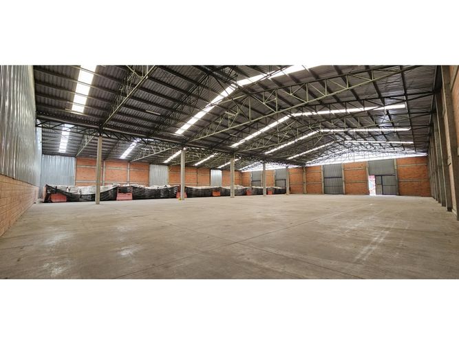 Bodega en arriendo en Centro, Madrid, 5000 m² · foto 2 de 12