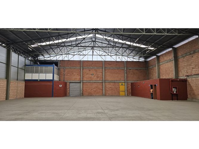 Bodega en arriendo en Centro, Madrid, 5000 m² · foto 3 de 12