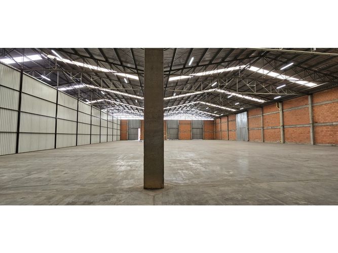 Bodega en arriendo en Centro, Madrid, 5000 m² · foto 7 de 12