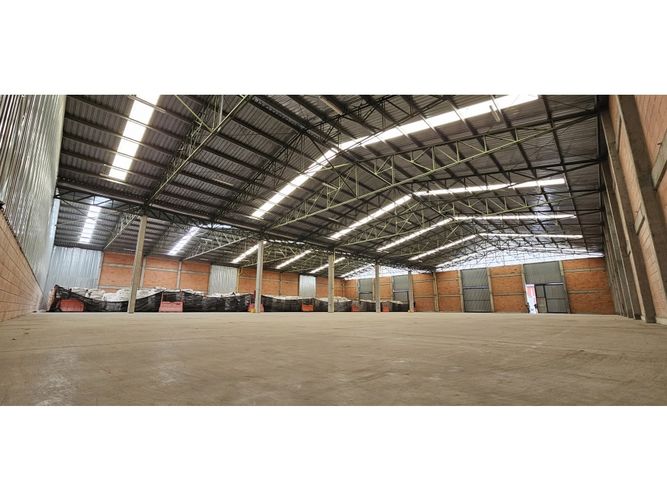 Bodega en arriendo en Centro, Mosquera, 2750 m² · foto 4 de 12