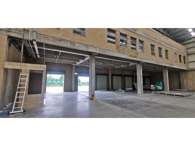 Bodega en arriendo en Siberia, Cota, 2100 m² · foto 5 de 12