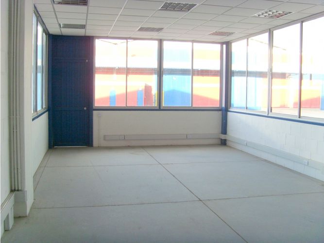 Bodega en arriendo en Laguna Larga, Madrid, 2550 m² · foto 10 de 10