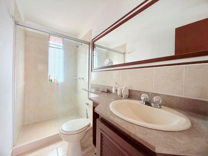 Casa de 4 alcobas en venta en El Castillo, Jamundí, 223 m² · foto 10 de 21
