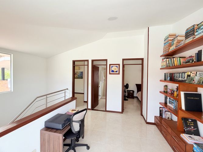 Casa de 4 alcobas en venta en El Castillo, Jamundí, 223 m² · foto 12 de 21