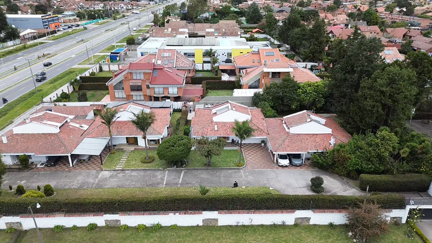 Casa de 4 alcobas en venta en San Jose De Bavaria, Bogotá, 214 m² · foto 2 de 20