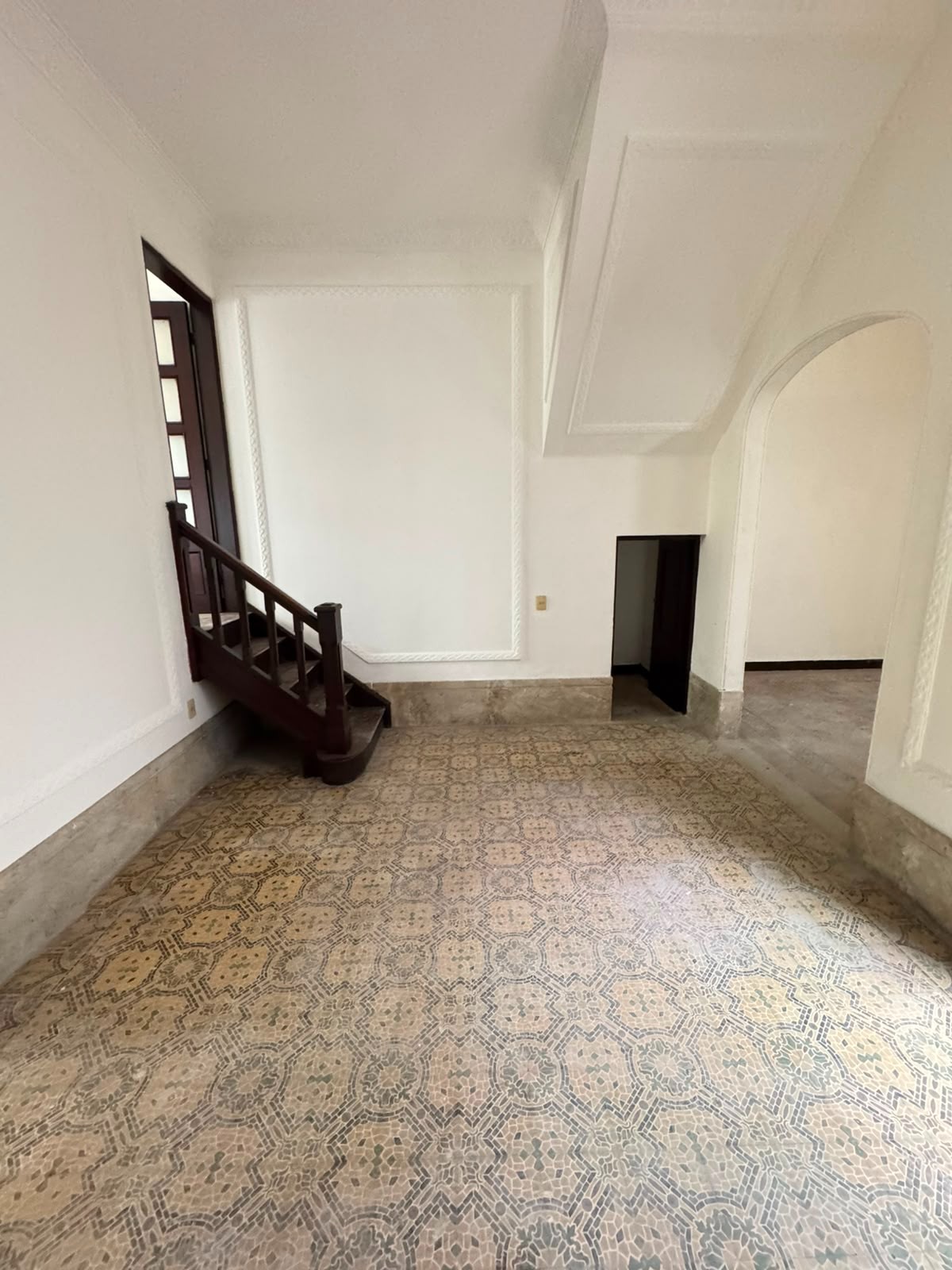 CASA EN ALQUILER – PH EN PLANTA BAJA C/GARAJE SOBRE TACUAREMBÓ Y AV. URUGUAY