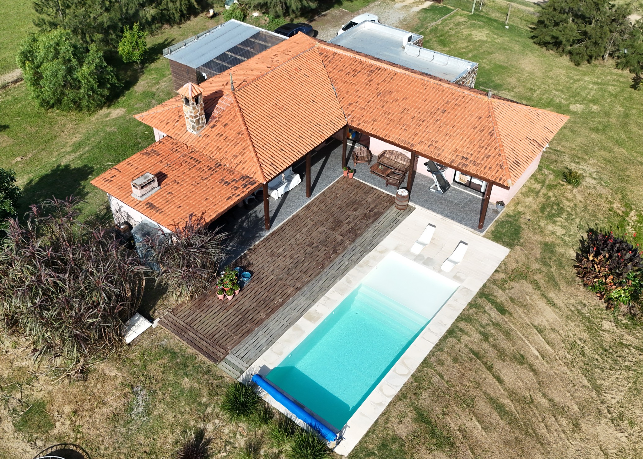 ML PROPIEDADES OFRECE EN VENTA,HERMOSA CASA DE ESTILO CAMPESTRE, EN BARRIO VILLA JUANA, PRECIO U$S 245.000 + SALDO CON FINANCIACIÓN DIRECTA CON PROPIETARIO.