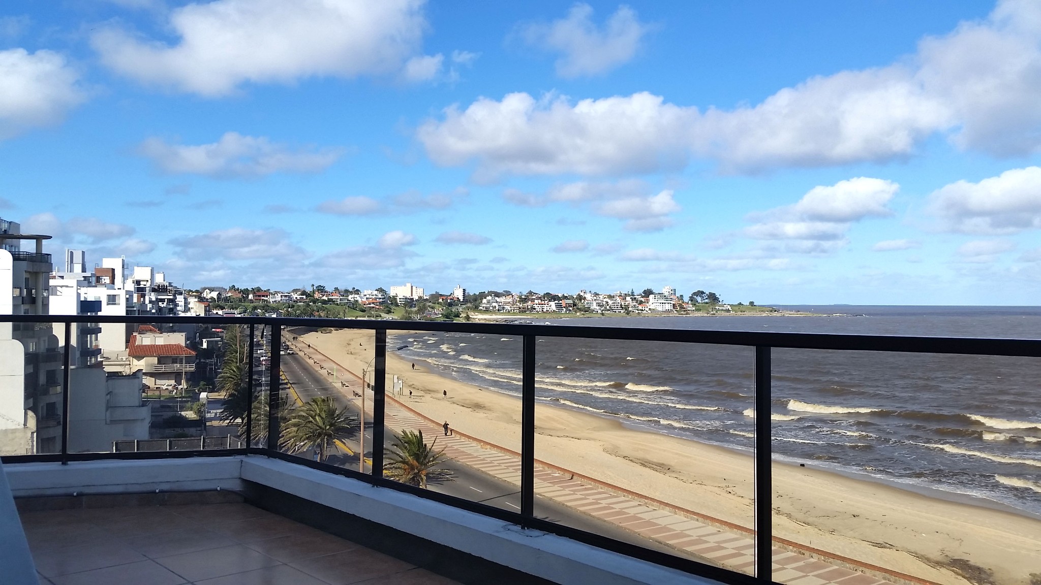 Penthouse de 1 dormitorio sobre Rambla O’Higgins.-