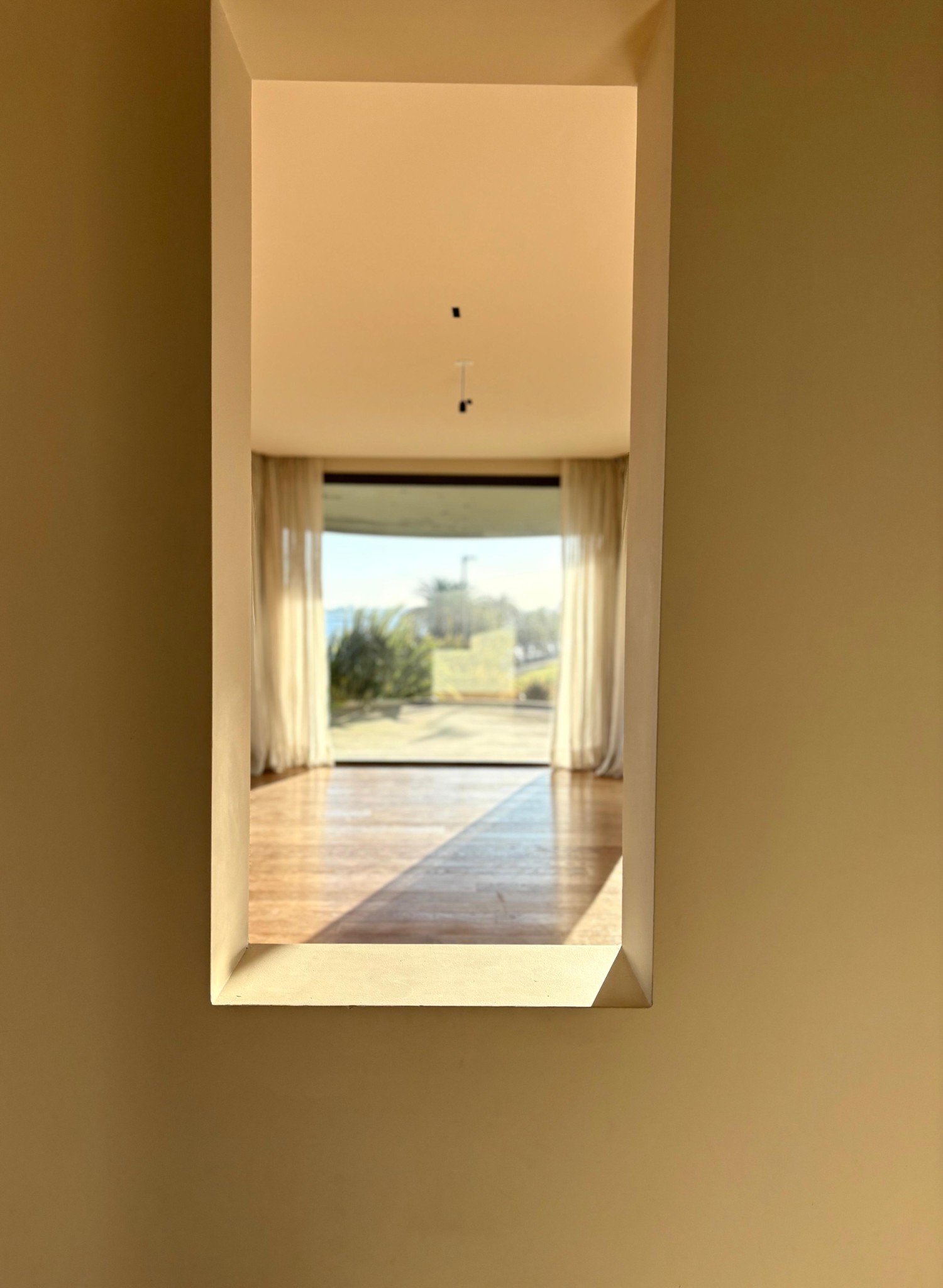Apartamento Alquiler Punta Gorda con vista al mar. 213 m2 de area privada.