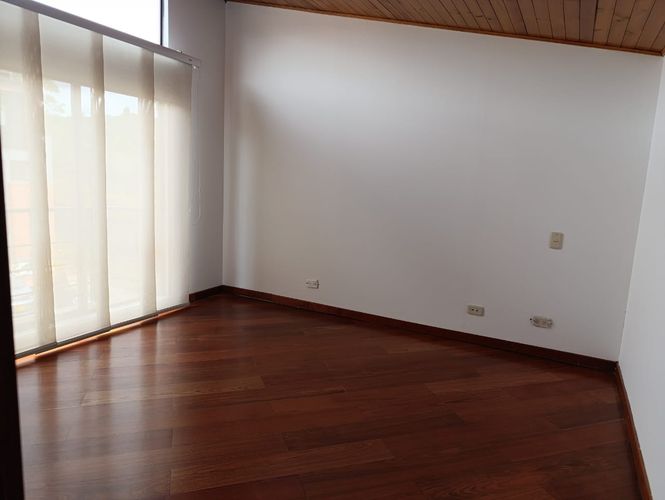 Casa de 4 alcobas en venta en Altos De La Colina, Bogotá, 137 m² · foto 3 de 20