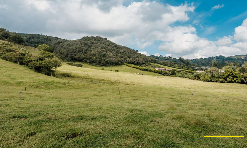 Lote en venta en El Tambo, La Ceja, 1765 m² · foto 4 de 6