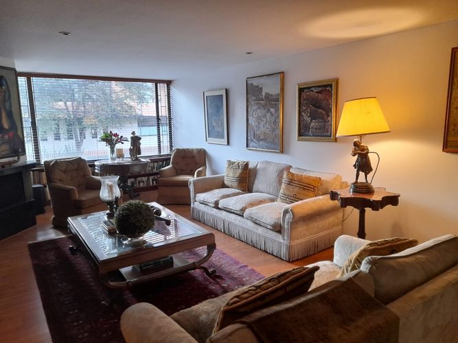 Apartamento de 2 alcobas en venta en Santa Barbara, Bogotá, 152 m² · foto 1 de 24