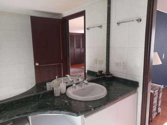 Apartamento de 2 alcobas en venta en Santa Barbara, Bogotá, 152 m² · foto 11 de 24
