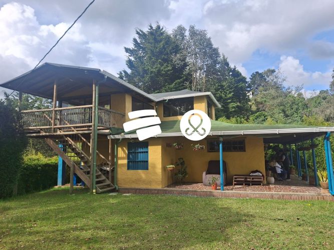Finca en venta en Santa Elena, Medellín, 2184 m² · foto 2 de 23