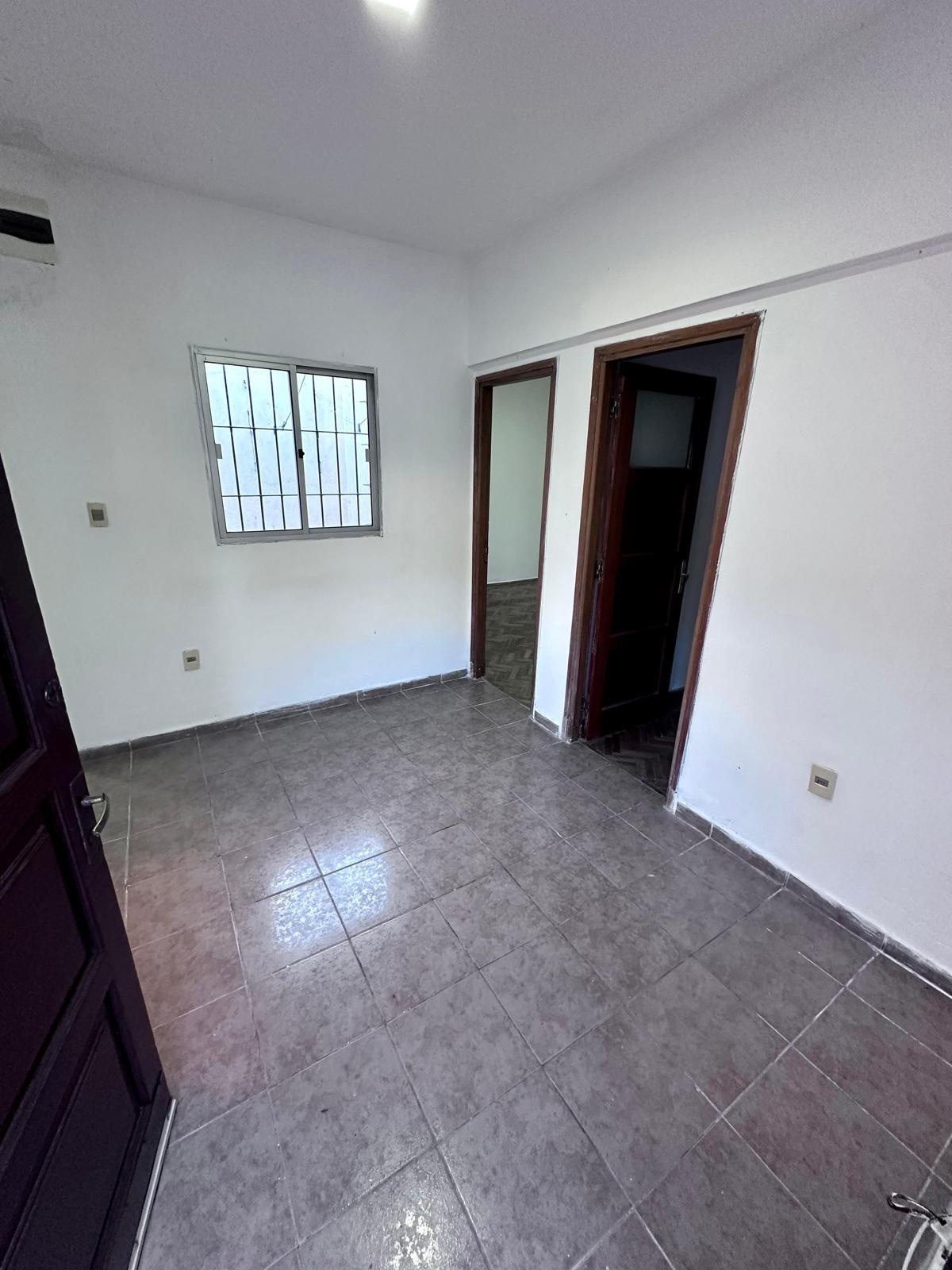 Alquilo muy lindo apto de 2dorm y patio próx Luis A de Herrera y Monte Caseros