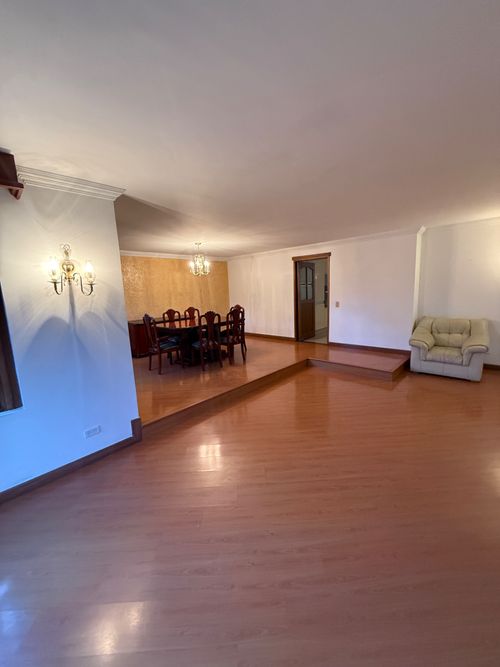 Casa de 4 alcobas en venta en San Jose De Bavaria, Bogotá, 250 m² · foto 3 de 24