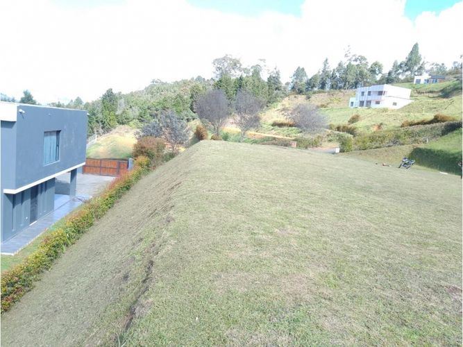 Lote en venta en Monta�Ez, Guarne, 2555 m² · foto 7 de 8