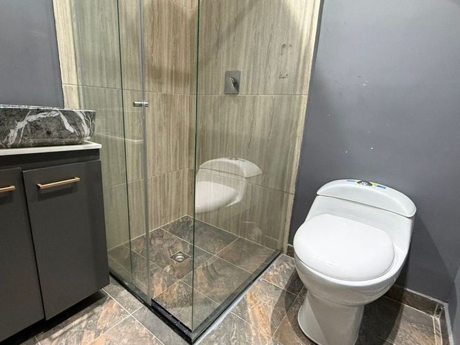 Oficina en venta en El Poblado, Medellín, 220 m² · foto 8 de 9