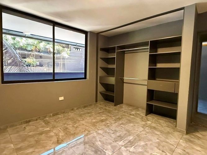 Oficina en venta en El Poblado, Medellín, 220 m² · foto 2 de 9