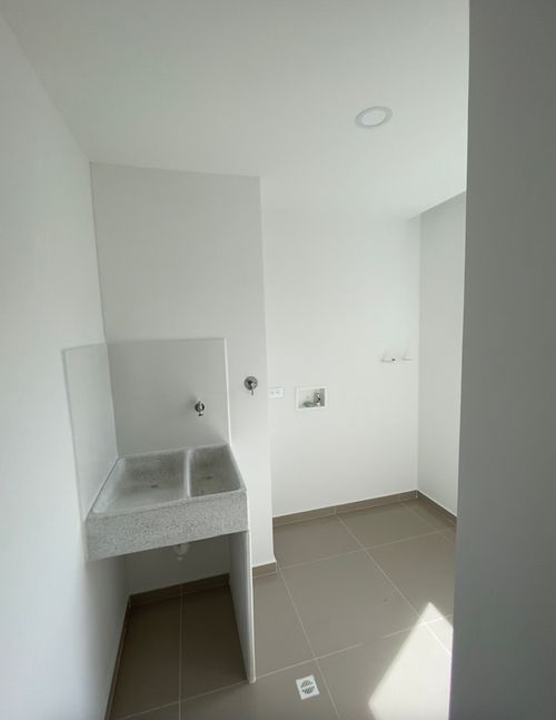 Apartamento de 2 alcobas en venta en San Remo, Sabaneta, 65 m² · foto 2 de 12