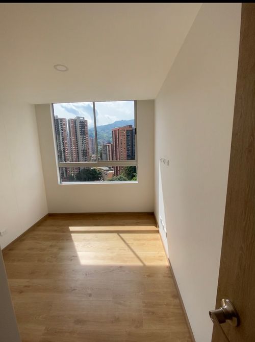 Apartamento de 2 alcobas en venta en San Remo, Sabaneta, 65 m² · foto 5 de 12