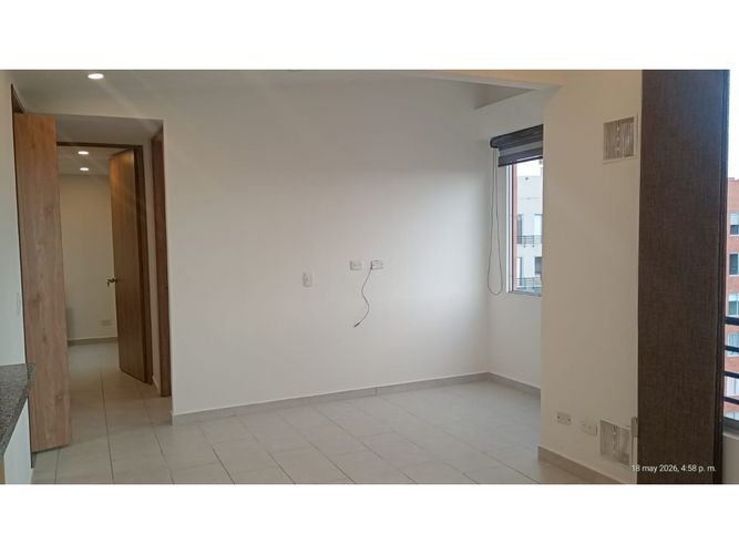 Apartamento de 2 alcobas en venta en El Cortijo, Madrid, 50 m² · foto 2 de 16