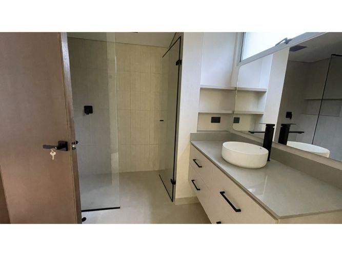 Apartamento de 3 alcobas en arriendo en Patio Bonito, Medellín, 210 m² · foto 7 de 24