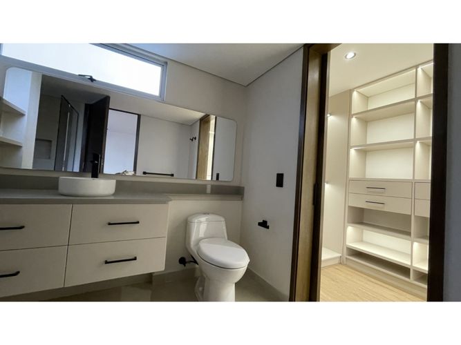 Apartamento de 3 alcobas en arriendo en Patio Bonito, Medellín, 210 m² · foto 8 de 24