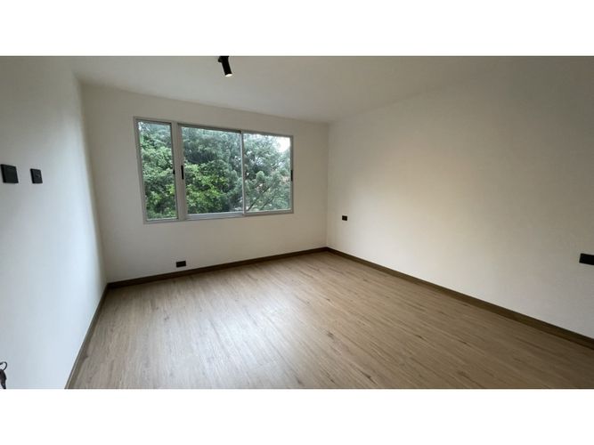 Apartamento de 3 alcobas en arriendo en Patio Bonito, Medellín, 210 m² · foto 16 de 24
