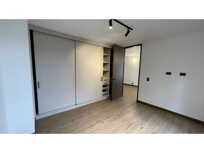 Apartamento de 3 alcobas en arriendo en Patio Bonito, Medellín, 210 m² · foto 17 de 24