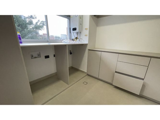Apartamento de 3 alcobas en arriendo en Patio Bonito, Medellín, 210 m² · foto 23 de 24