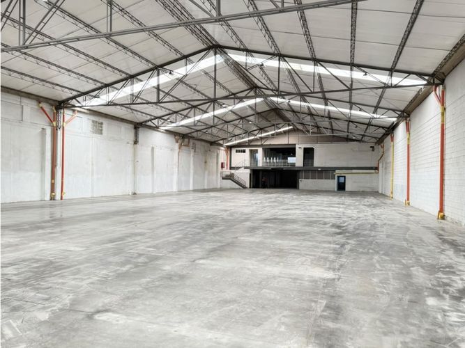 Bodega en arriendo en La Esmeralda, Itagüí, 2026 m² · foto 5 de 17