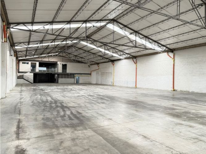 Bodega en arriendo en La Esmeralda, Itagüí, 2026 m² · foto 6 de 17