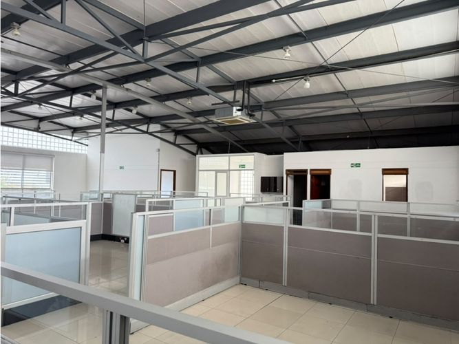 Bodega en arriendo en La Esmeralda, Itagüí, 2026 m² · foto 8 de 17