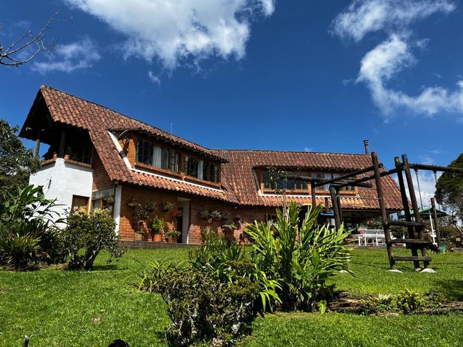 Casa de 5 alcobas en venta en Las Palmas, Envigado, 280 m² · foto 15 de 17