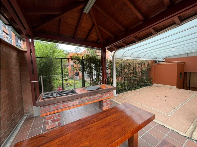Casa de 5 alcobas en venta en Los Naranjos, Medellín, 280 m² · foto 12 de 24