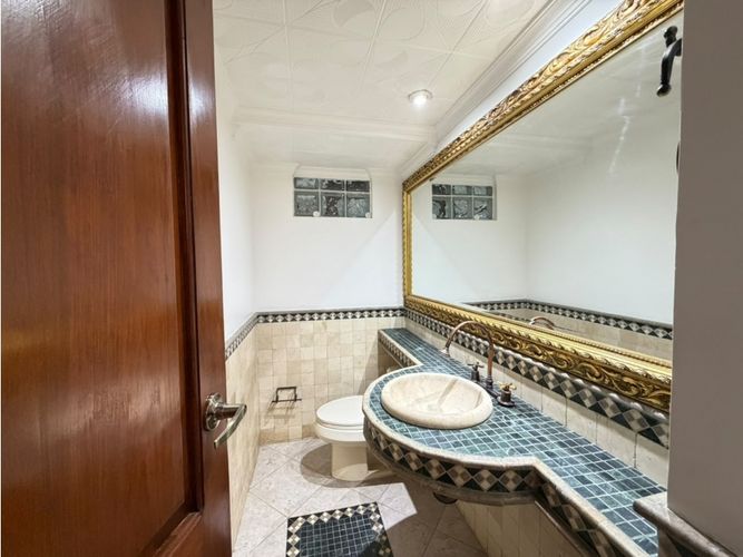 Casa de 5 alcobas en venta en Los Naranjos, Medellín, 280 m² · foto 15 de 24