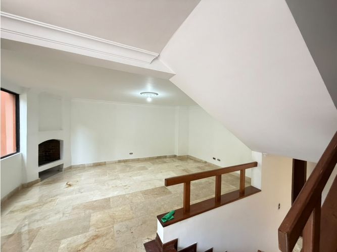 Casa de 5 alcobas en venta en Los Naranjos, Medellín, 280 m² · foto 16 de 24