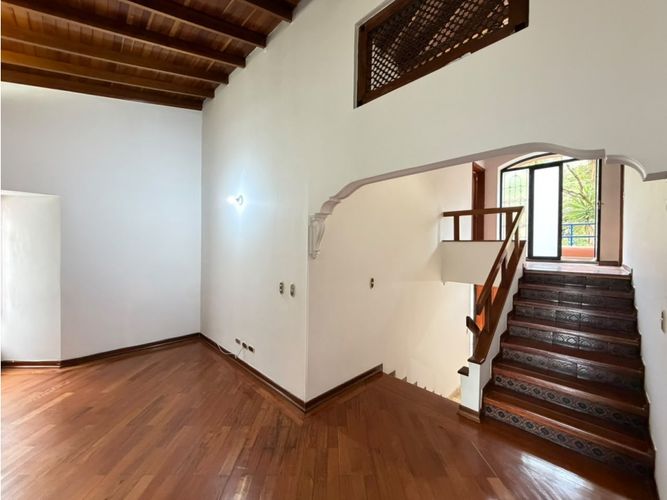 Casa de 5 alcobas en venta en Los Naranjos, Medellín, 280 m² · foto 17 de 24