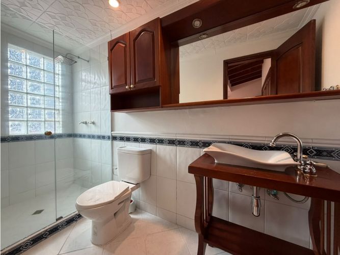 Casa de 5 alcobas en venta en Los Naranjos, Medellín, 280 m² · foto 21 de 24