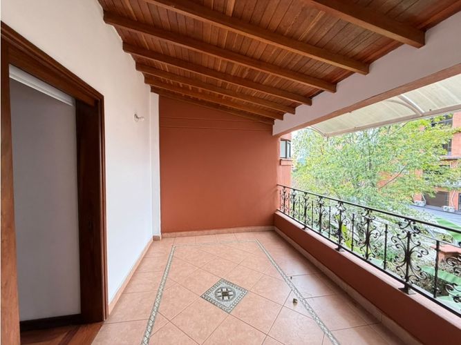 Casa de 5 alcobas en venta en Los Naranjos, Medellín, 280 m² · foto 23 de 24