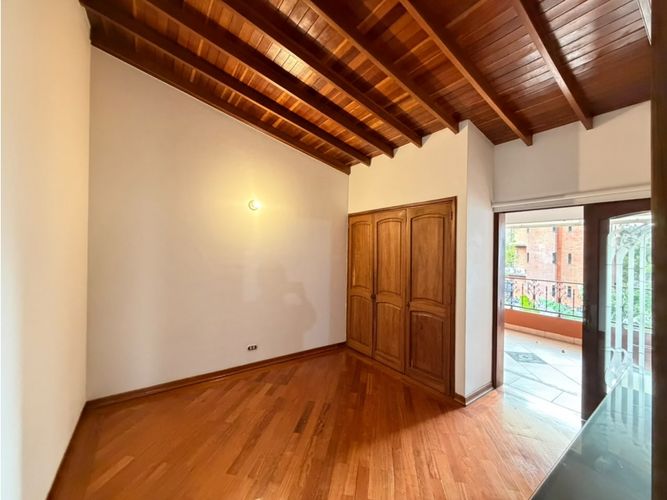 Casa de 5 alcobas en venta en Los Naranjos, Medellín, 280 m² · foto 24 de 24