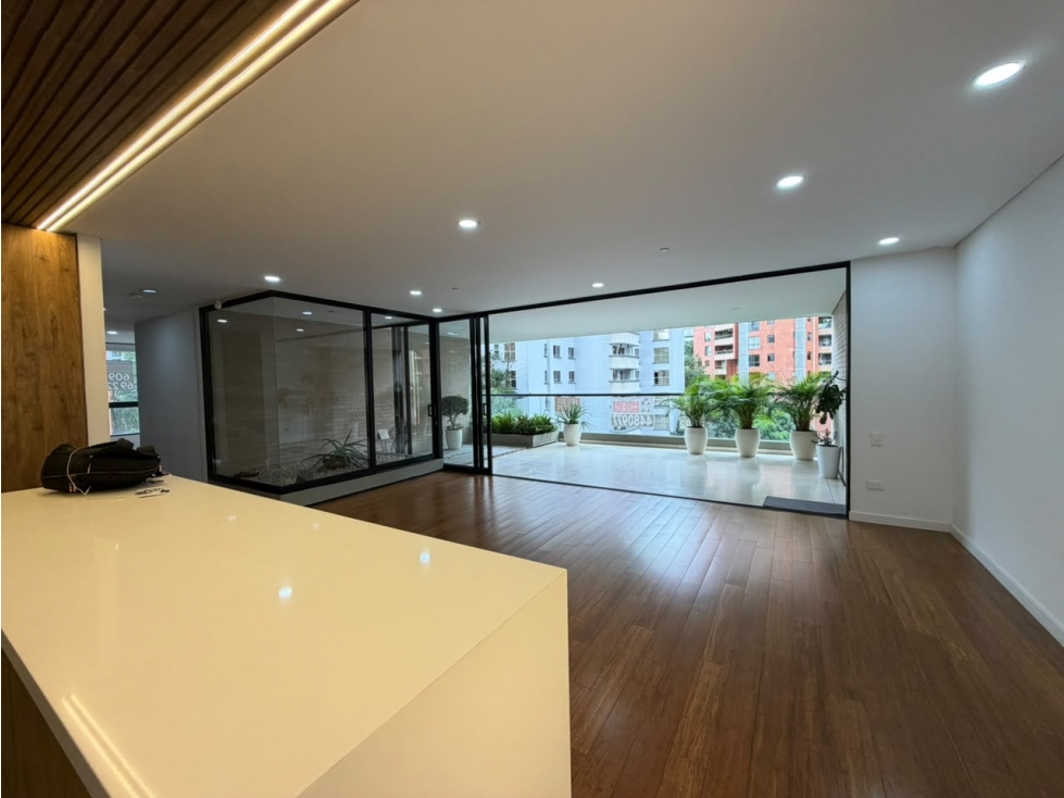 Apartamento en arriendo en Laureles, Medellín · foto 2 de 24