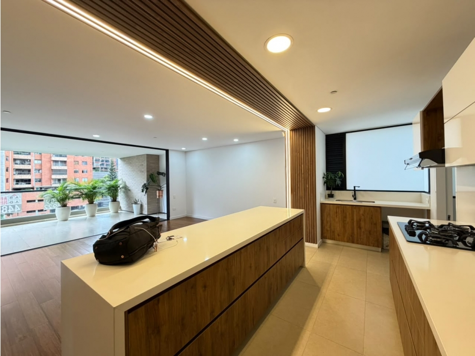 Apartamento en arriendo en Laureles, Medellín · foto 3 de 24