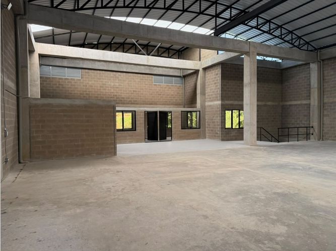 Bodega en arriendo en La Ferreira, La Estrella, 541 m² · foto 2 de 11