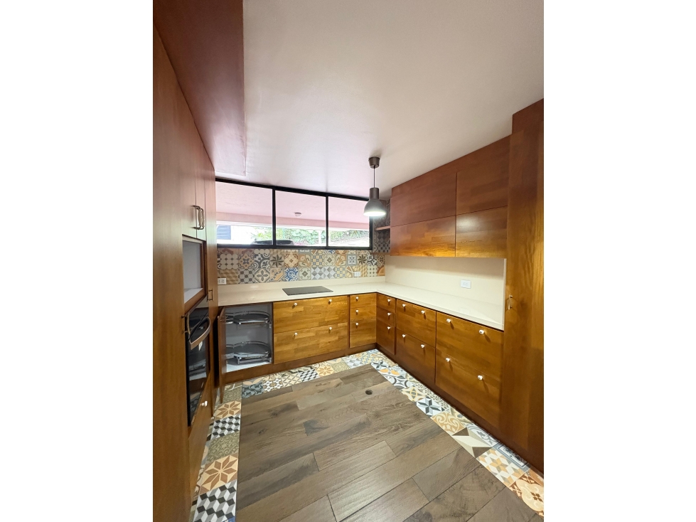 Casa en arriendo en El Poblado, Medellín · foto 6 de 24